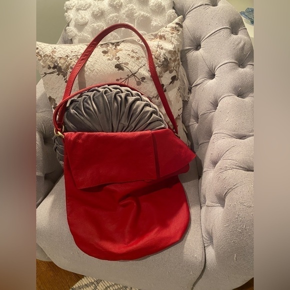 Red Leather Slouchy Shoulder Bag Purse w/Flap Closure Brass Hardware Vintage - Picture 1 of 13